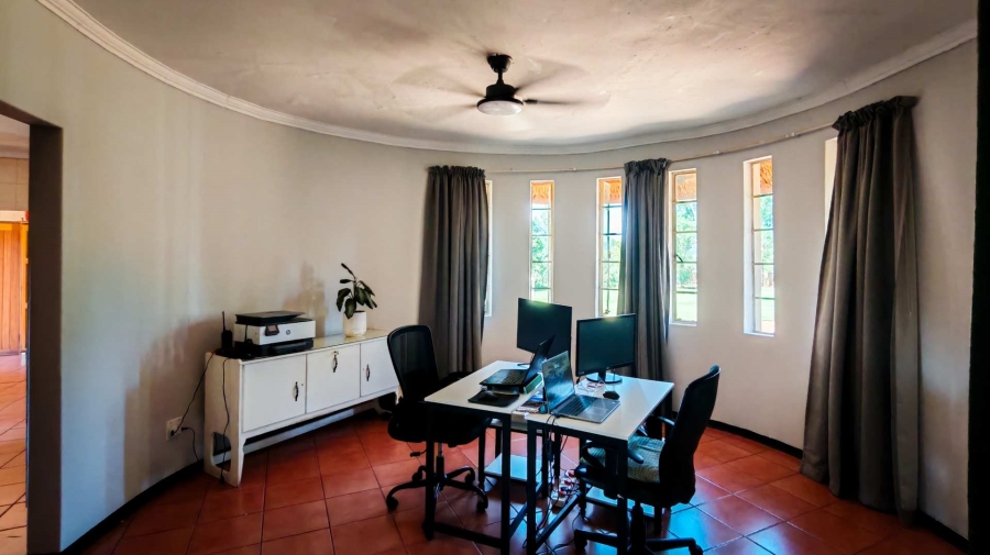 6 Bedroom Property for Sale in Hartbeespoort North West